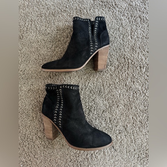 Vince Camuto Finchie ankle bootie - Picture 1 of 3